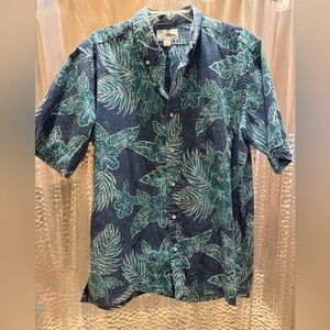 Reyn Spooner Larger button down top